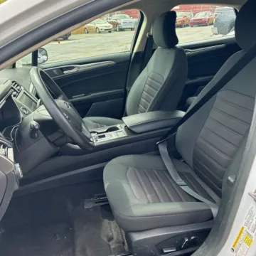 More photos of 2019 Ford Fusion Hybrid SE at Indy Auto Man - Westfield, IN