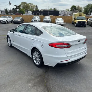 More photos of 2019 Ford Fusion Hybrid SE at Indy Auto Man - Westfield, IN