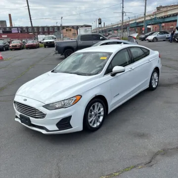 Photos of 2019 Ford Fusion Hybrid SE for sale in Westfield, IN at Indy Auto Man - Westfield