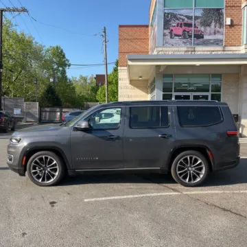 More photos of 2022 Jeep Wagoneer Series III at Indy Auto Man - Westfield, IN