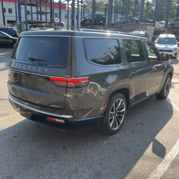 More photos of 2022 Jeep Wagoneer Series III at Indy Auto Man - Westfield, IN
