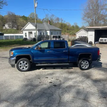 More photos of 2018 GMC Sierra 2500HD SLT at Indy Auto Man - Westfield, IN