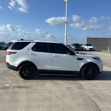 Another view of 2017 Land Rover Discovery HSE for sale in Westfield, IN at Indy Auto Man - Westfield