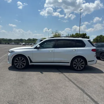More photos of 2022 BMW X7 M50i at Indy Auto Man - Westfield, IN