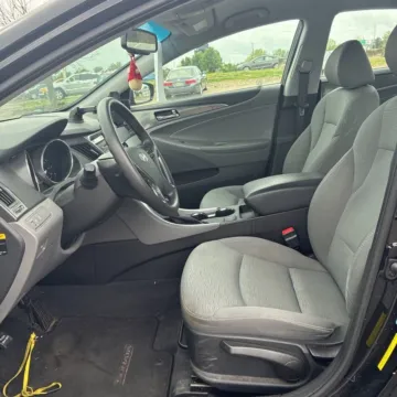 More photos of 2015 Hyundai Sonata Hybrid at Indy Auto Man - Westfield, IN