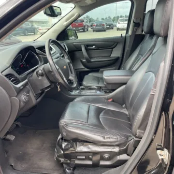 More photos of 2016 Chevrolet Traverse 2LT at Indy Auto Man - Westfield, IN