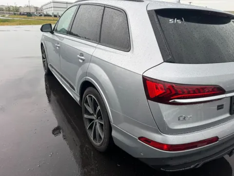 More photos of 2021 Audi Q7 55 Prestige quattro at Indy Auto Man - Westfield, IN