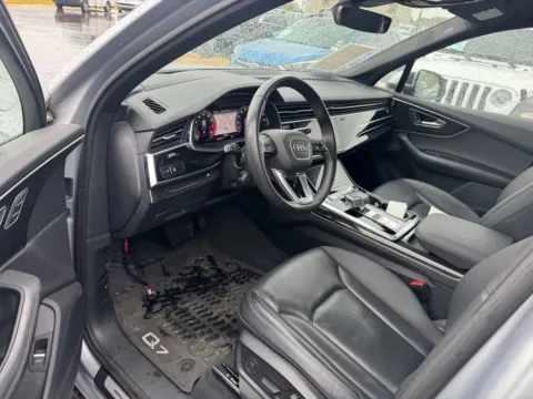 More photos of 2021 Audi Q7 55 Prestige quattro at Indy Auto Man - Westfield, IN