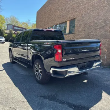 More photos of 2022 Chevrolet Silverado 1500 LT at Indy Auto Man - Westfield, IN