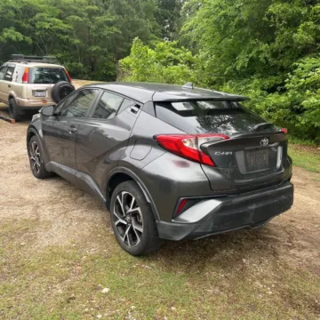 More photos of 2018 Toyota C-HR XLE at Indy Auto Man - Westfield, IN