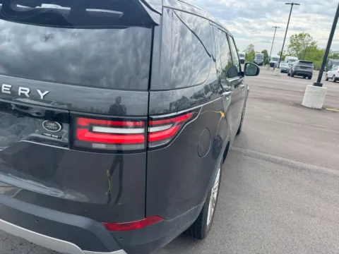 Photos of 2018 Land Rover Discovery HSE Luxury for sale in Westfield, IN at Indy Auto Man - Westfield