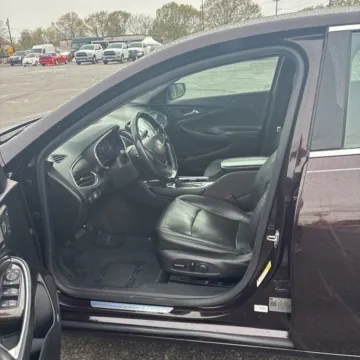 More photos of 2020 Chevrolet Malibu Premier at Indy Auto Man - Westfield, IN
