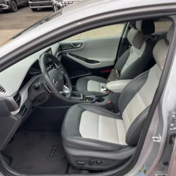 More photos of 2020 Hyundai Ioniq Plug-In Hybrid Limited at Indy Auto Man - Westfield, IN