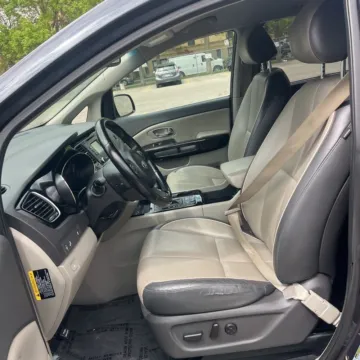More photos of 2016 Kia Sedona EX at Indy Auto Man - Westfield, IN