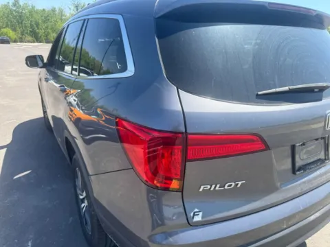 More photos of 2018 Honda Pilot EX-L at Indy Auto Man - Westfield, IN