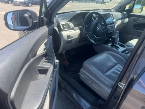 More photos of 2018 Honda Pilot EX-L at Indy Auto Man - Westfield, IN