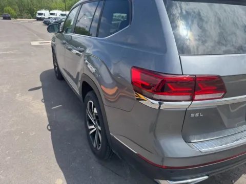 More photos of 2023 Volkswagen Atlas 2.0T SEL at Indy Auto Man - Westfield, IN