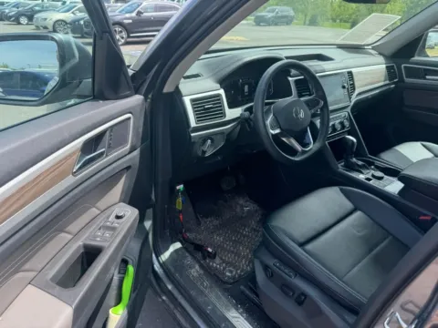 More photos of 2023 Volkswagen Atlas 2.0T SEL at Indy Auto Man - Westfield, IN