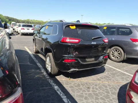More photos of 2018 Jeep Cherokee Overland at Indy Auto Man - Westfield, IN