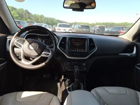 More photos of 2018 Jeep Cherokee Overland at Indy Auto Man - Westfield, IN