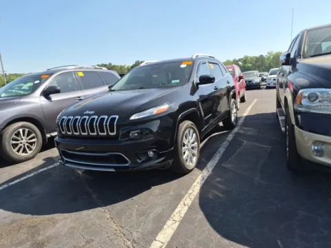 Photos of 2018 Jeep Cherokee Overland for sale in Westfield, IN at Indy Auto Man - Westfield