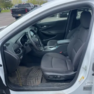 More photos of 2020 Chevrolet Malibu LT at Indy Auto Man - Westfield, IN