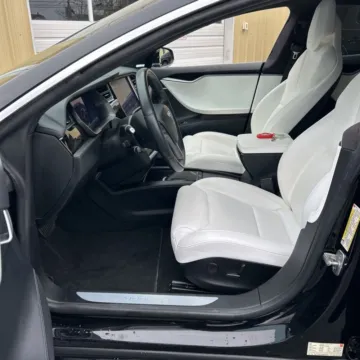 More photos of 2019 Tesla Model S 100D at Indy Auto Man - Westfield, IN