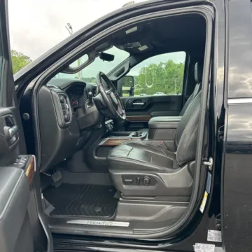 More photos of 2023 Chevrolet Silverado 3500HD High Country at Indy Auto Man - Westfield, IN