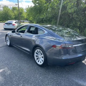 More photos of 2018 Tesla Model S 75D at Indy Auto Man - Westfield, IN