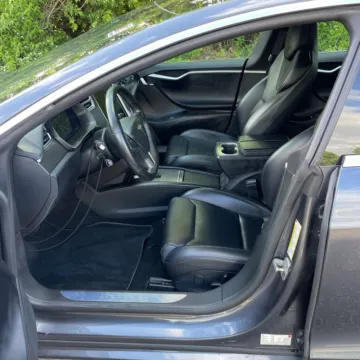 More photos of 2018 Tesla Model S 75D at Indy Auto Man - Westfield, IN