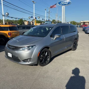Photos of 2020 Chrysler Pacifica Limited for sale in Westfield, IN at Indy Auto Man - Westfield