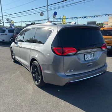 More photos of 2020 Chrysler Pacifica Limited at Indy Auto Man - Westfield, IN