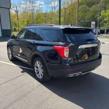 More photos of 2021 Ford Explorer XLT at Indy Auto Man - Westfield, IN