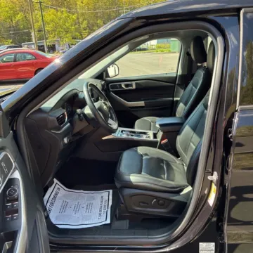 More photos of 2021 Ford Explorer XLT at Indy Auto Man - Westfield, IN