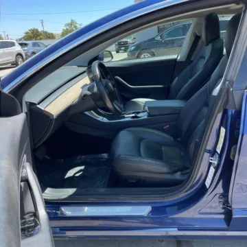 More photos of 2018 Tesla Model 3 Long Range at Indy Auto Man - Westfield, IN