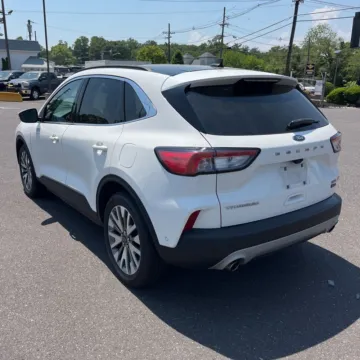 More photos of 2021 Ford Escape Hybrid Titanium at Indy Auto Man - Westfield, IN