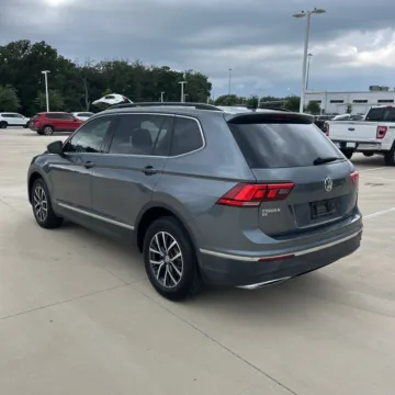 More photos of 2018 Volkswagen Tiguan 2.0T SE at Indy Auto Man - Westfield, IN