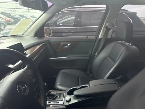 More photos of 2012 Mercedes-Benz GLK 350 4MATIC at Indy Auto Man - Westfield, IN