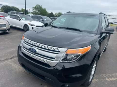 Photos of 2013 Ford Explorer XLT for sale in Westfield, IN at Indy Auto Man - Westfield