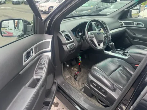 More photos of 2013 Ford Explorer XLT at Indy Auto Man - Westfield, IN