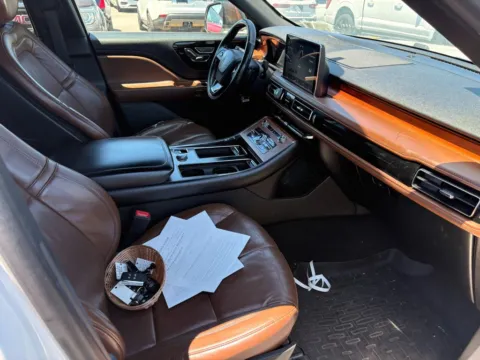 More photos of 2020 Lincoln Aviator Reserve at Indy Auto Man - Westfield, IN