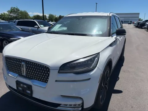 Photos of 2020 Lincoln Aviator Reserve for sale in Westfield, IN at Indy Auto Man - Westfield