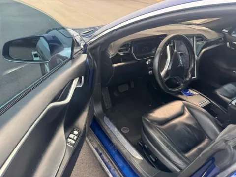 More photos of 2016 Tesla Model S 70D at Indy Auto Man - Westfield, IN