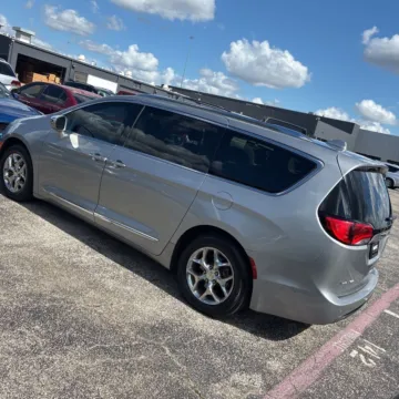 More photos of 2017 Chrysler Pacifica Limited at Indy Auto Man - Westfield, IN