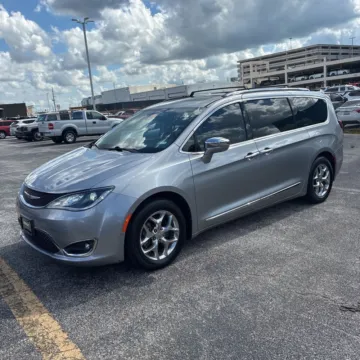 Photos of 2017 Chrysler Pacifica Limited for sale in Westfield, IN at Indy Auto Man - Westfield
