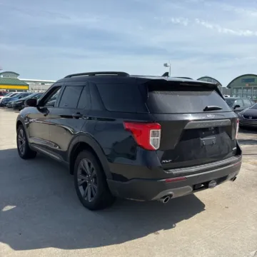 More photos of 2021 Ford Explorer XLT at Indy Auto Man - Westfield, IN