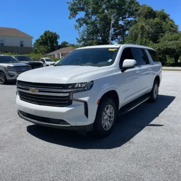 Photos of 2022 Chevrolet Suburban LT for sale in Westfield, IN at Indy Auto Man - Westfield
