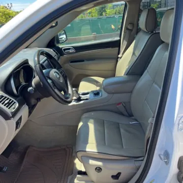 More photos of 2018 Jeep Grand Cherokee Overland at Indy Auto Man - Westfield, IN