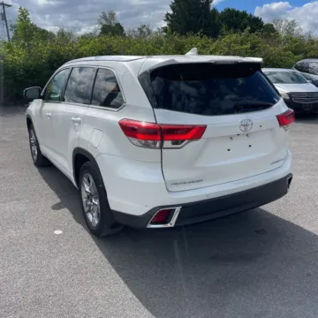 More photos of 2018 Toyota Highlander Limited Platinum at Indy Auto Man - Westfield, IN