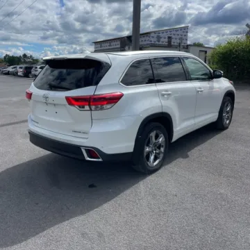 Another view of 2018 Toyota Highlander Limited Platinum for sale in Westfield, IN at Indy Auto Man - Westfield